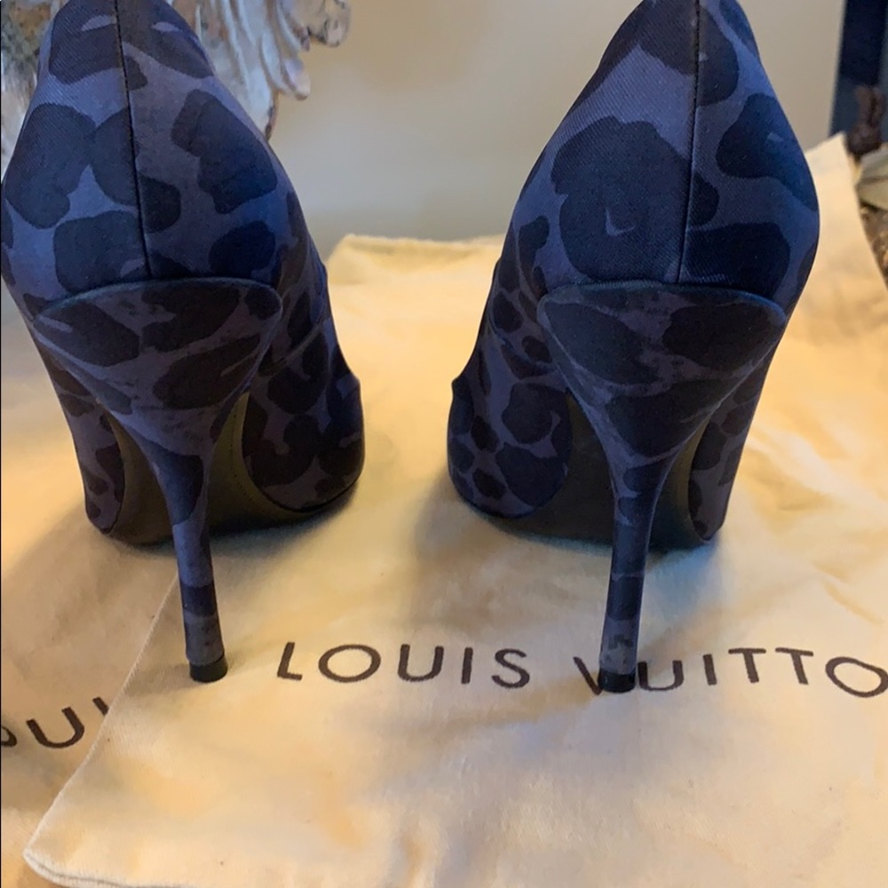 Stunning Louis Vuitton runway Bernice pump. - Picture 5 of 8